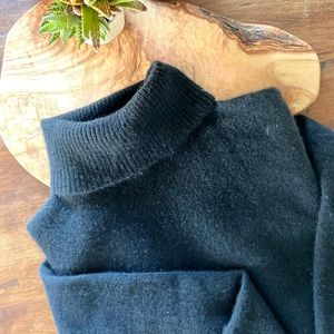 CUYANA Cropped Cashmere Turtleneck Sweater